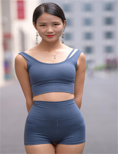 《粗长巨龙挤进美妇》