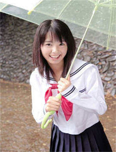 《国产白嫩漂亮美女在线观看》